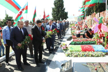 Vətən Müharibəsi şəhidi olan Bayramov Samir Elxan oğlunun doğum günü ilə bağlı anım mərasimi keçirilib