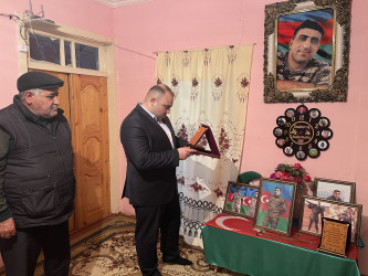 Kəlbəcər rayon İcra Hakimiyyətinin başçısı Azər Qocayev şəhid Orucov Nemət Əkbər  oğlunun, şəhid leytenant Şirinov Ömər Muğan oğlunun  məzarlarını və ailə üzvlərini  ziyarət edib.