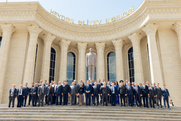 “Heydər Əliyev İli” ilə bağlı ölkə başçısının imzaladığı müvafiq Sərəncama uyğun olaraq təsdiq edilmiş tədbirlər planı çərçivəsində Kəlbəcər rayon İcra Hakimiyyətinin və YAP Kəlbəcər rayon təşkilatının birgə təşkilatçılığı, Milli Məclisin deputatı Aqil Məmmədovun təşəbbüsü ilə Gəncə şəhəri  Heydər Əliyev mərkəzində “Heydər Əliyev və Azərbaycanda milli intibah dövrü” mövzusunda  tədbir keçirilmişdir.