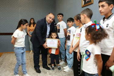 Kəlbəcər rayon İcra Hakimiyyətinin başçısı Azər Qocayev “1 iyun-Uşaqların Beynəlxalq Müdafiəsi Günü”nü şəhid övladları ilə birgə qeyd edib.