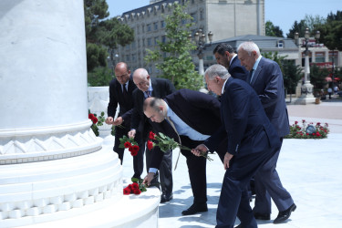 Abşeron rayon Heydər Əliyev Mərkəzində “Ulu Öndər Heydər Əliyevin irsi milli sərvətimizdir” mövzusunda ziyalılarla görüş keçirilmişdir.