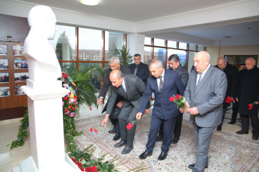 Müasir Azərbaycan dövlətinin memarı və qurucusu, xalqımızın ümummilli lideri Heydər Əliyevin vəfatının 20-ci Ildönümü Ilə Əlaqədar Kəlbəcər rayon İcra Hakimiyyətində Anım Mərasimi Keçirilib.