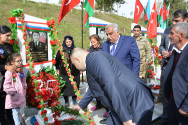 44 günlük Vətən müharibəsində şəhidlik zirvəsinə yüksəlmiş  Abdullayev Şəhriyar Kamil oğlunun ildönümü ilə əlaqədar olaraq məzarı ziyarət edilib.