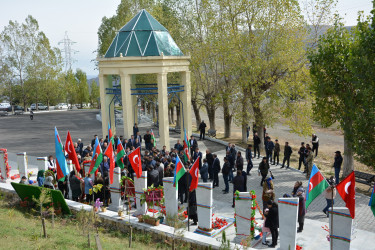 44 günlük Vətən müharibəsində şəhidlik zirvəsinə yüksəlmiş  Abdullayev Şəhriyar Kamil oğlunun ildönümü ilə əlaqədar olaraq məzarı ziyarət edilib.