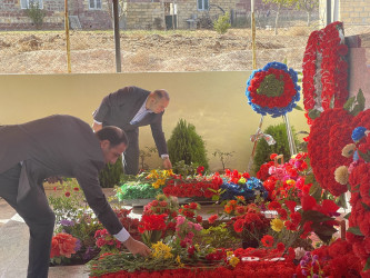 44 günlük Vətən müharibəsində şəhidlik zirvəsinə ucalmış Tağıyev Eşqin Asif oğlunun ikinci ildönümü ilə əlaqədar olaraq məzarı və ailəsi ziyarət edilib.